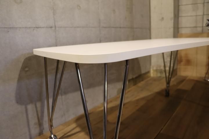 イタリアのデザイナーズ家具ブランドKARTELL(カルテル)のMAXTABLE