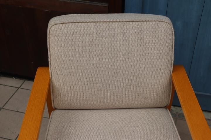 天童木工(TENDO)のシングルソファです。滑らかなフレームとナチュラル