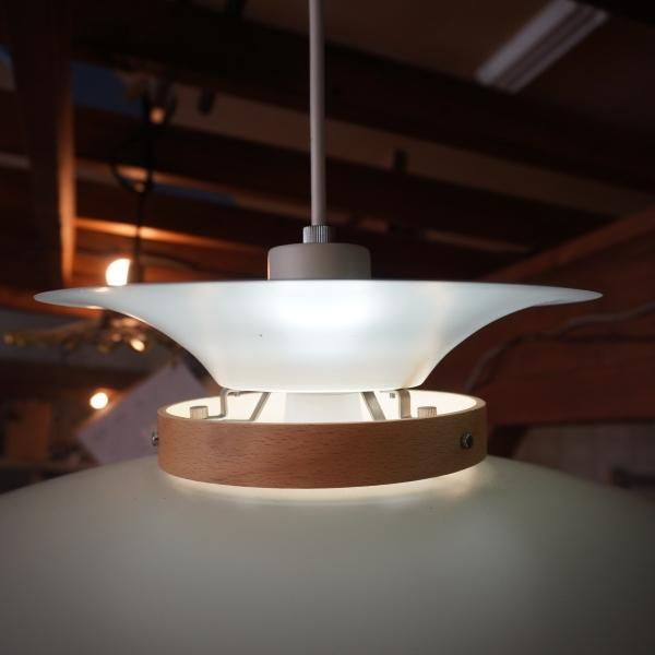 unico(ウニコ)のMercero(メルチェロ)ペンダントライトです。重ねられた