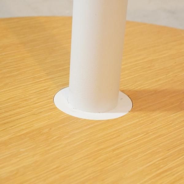 人気の無印良品(MUJI)のオーク材を使用した昇降式 サイドテーブルです