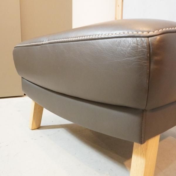 人気のkarimoku(カリモク家具)よりZU4606 本革 オットマンです！モダン