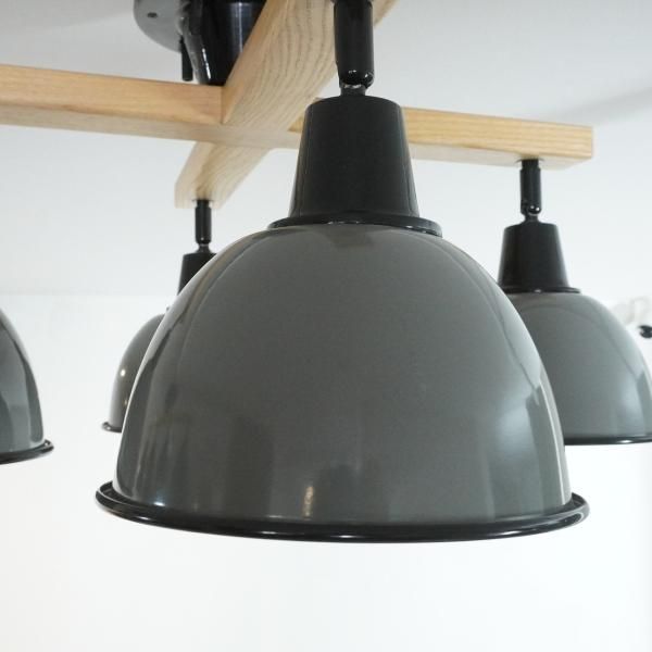 unico(ウニコ)のGENDER WOOD ROD CROSS シーリングランプ。向きや角度