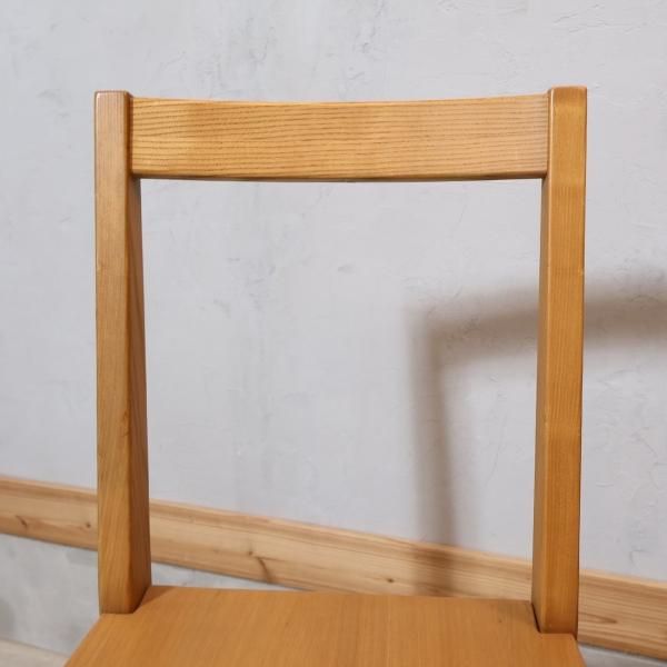 人気の無印良品(MUJI)のタモ無垢材を使用したダイニングチェアーです