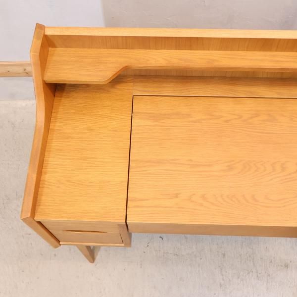 unico(ウニコ)のSIGNE(シグネ)シリーズのドレッサーです。オーク材の