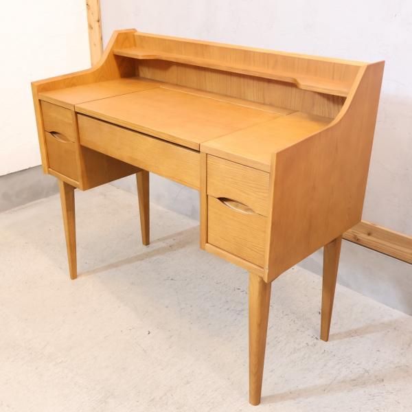 unico(ウニコ)のSIGNE(シグネ)シリーズのドレッサーです。オーク材の