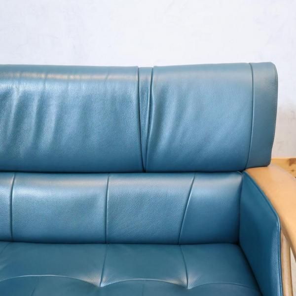 人気のkarimoku(カリモク家具)よりWT33シリーズ、本革を使用した3人