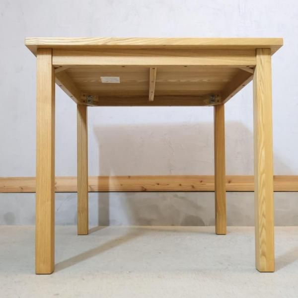 無印良品の稀少なタモ材を使用したダイニングテーブルです♪80×80cmの