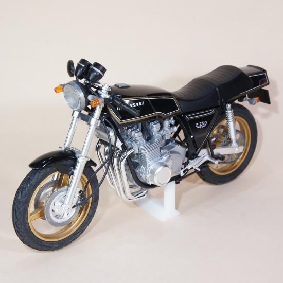 模型工房 ぶっぴ アオシマ製1/12カワサキZ750FXフルチューン 塗装
