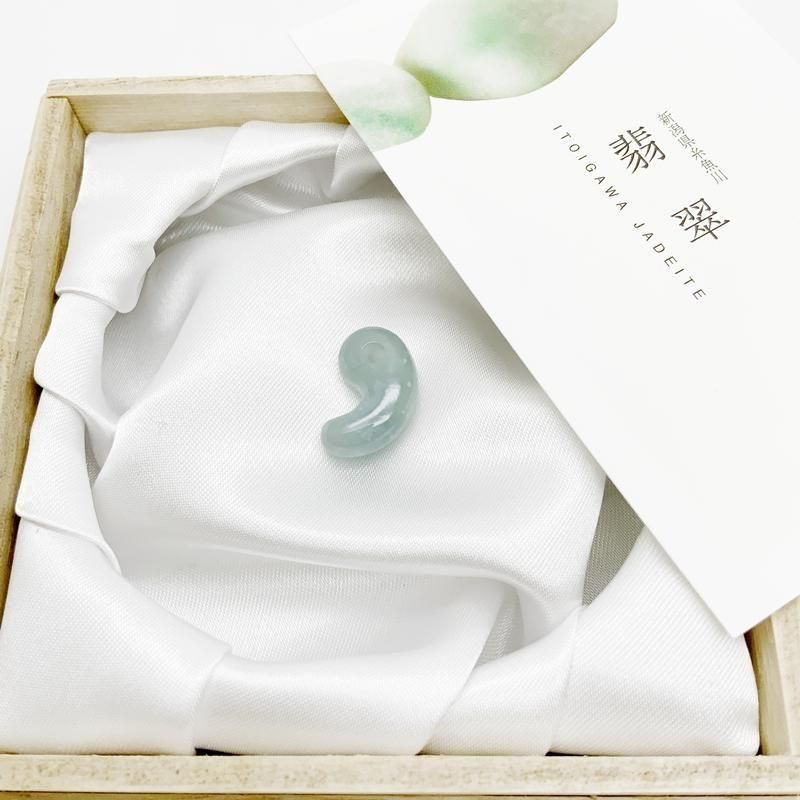 糸魚川翡翠(青翡翠)入りコン沢産 勾玉 巴型 】 | めのうの店川島【公式