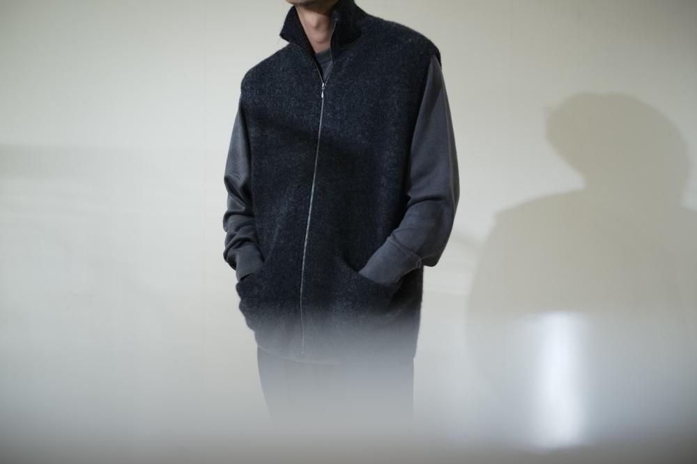 HALF ZIP VEST