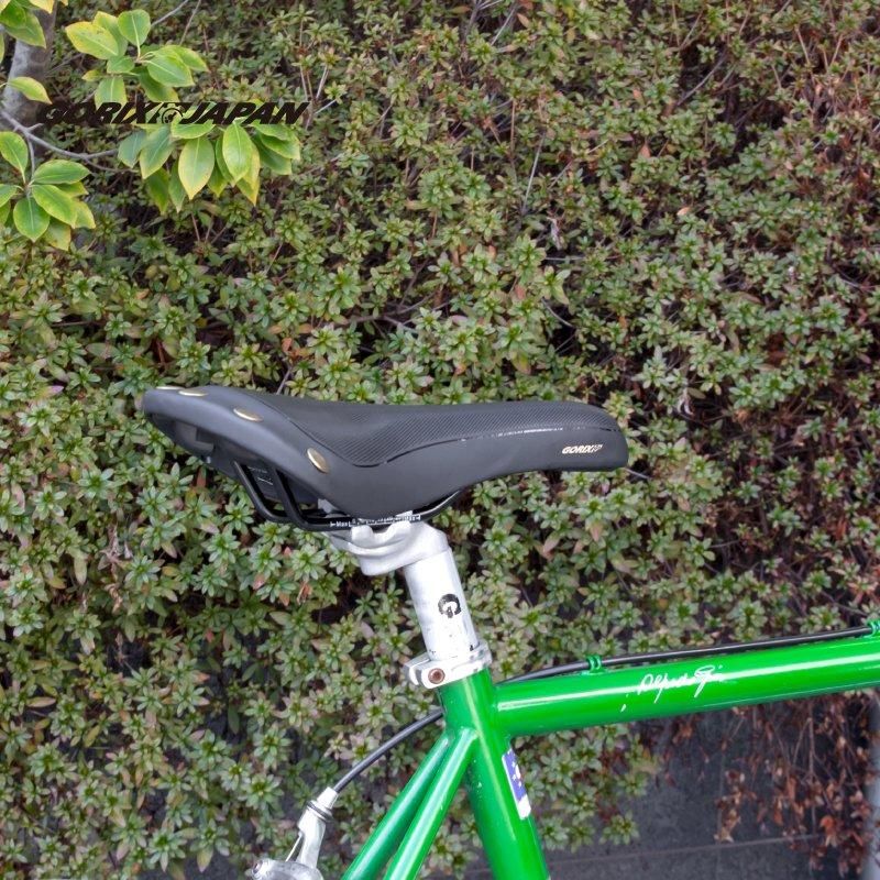 サドル 自転車鋲付き | クラシックデザイン | ロングライド向き