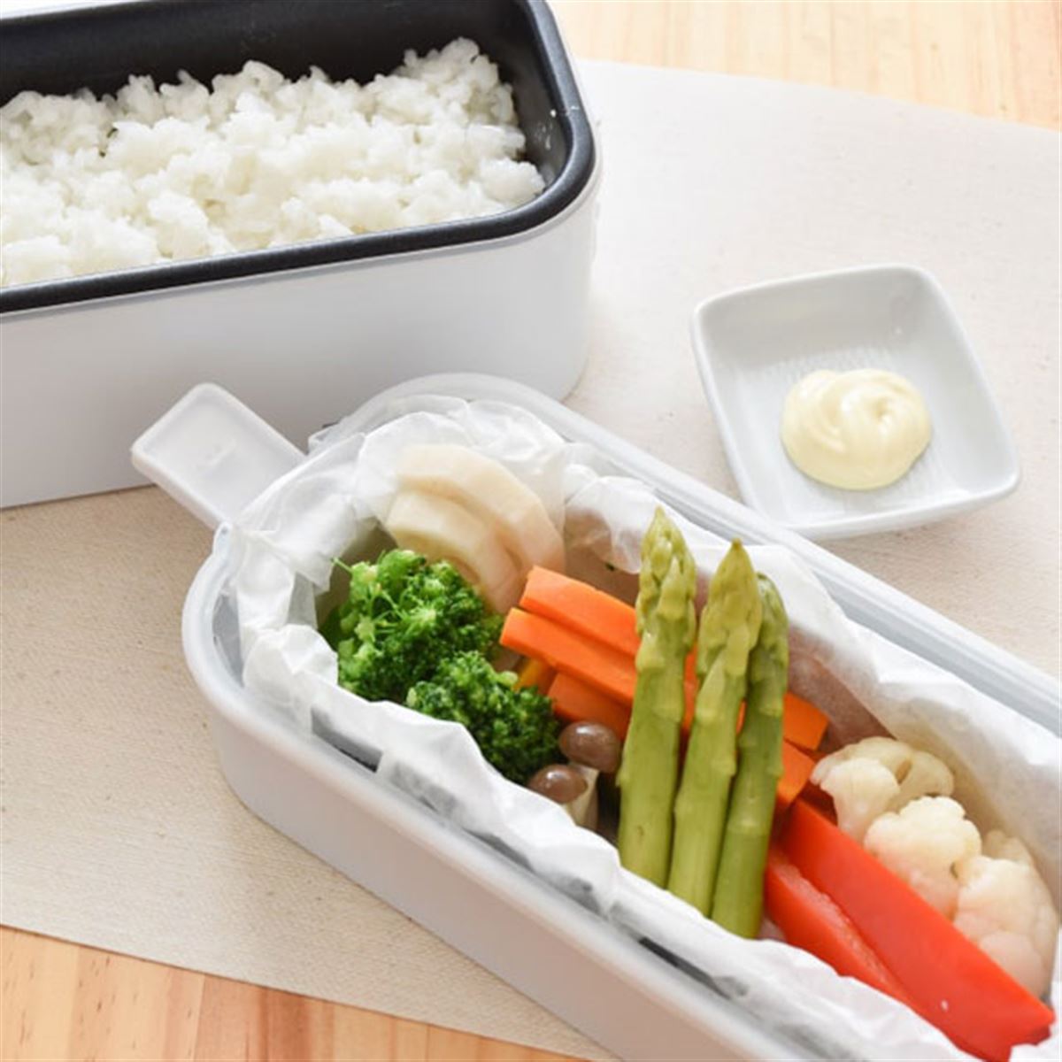 最短15分でお米炊きあげ＋おかず調理、サンコーの2段式「弁当箱炊飯器