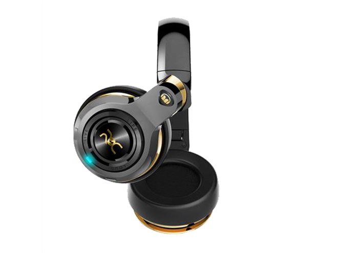 C・ロナウド選手とコラボした光沢ボディ採用のBluetoothヘッドホン