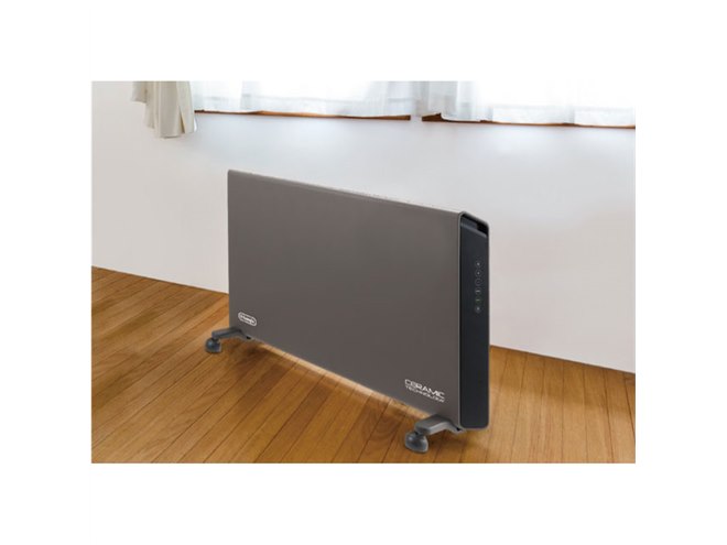 デロンギ、スリム＆ワイド形状で窓からの冷気を防ぐコンベクター