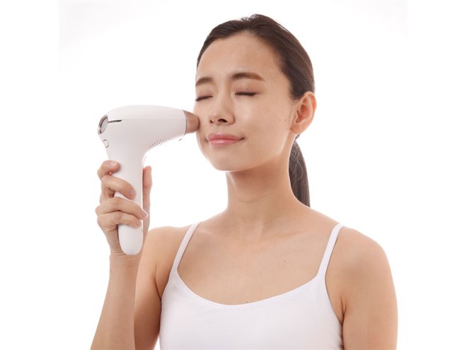 COSBEAUTY、30万回の照射回数を実現したコードレス光美容器 - 価格.com