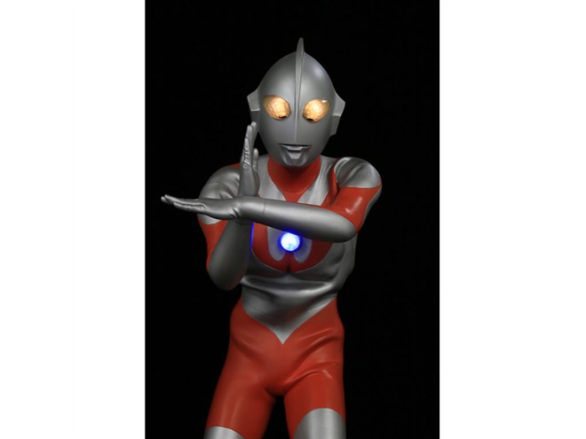 海洋堂、目とカラータイマーが光る全高400mm超の「ウルトラマン B