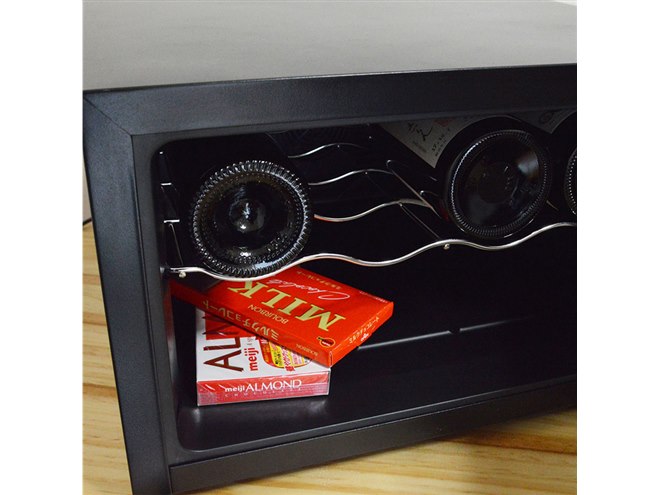 横置き型でタッチパネル搭載の小型ワインセラー「俺のワイン」、14,800