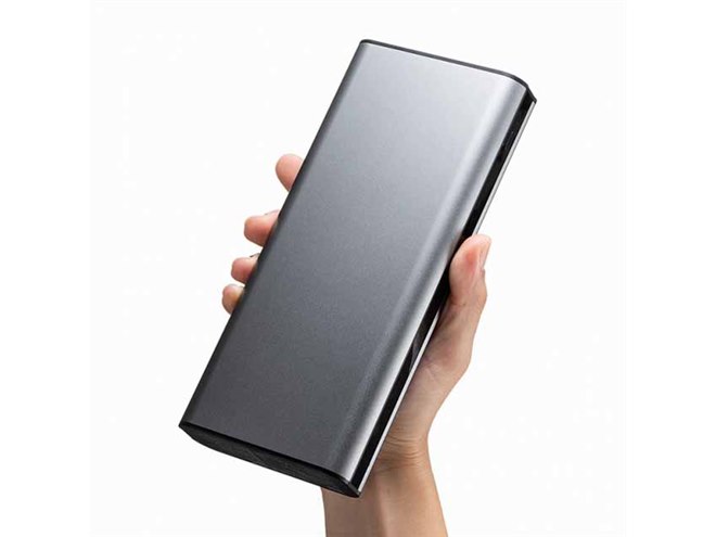 サンワ、AC出力にも対応した大容量22800mAhモバイルバッテリー「700
