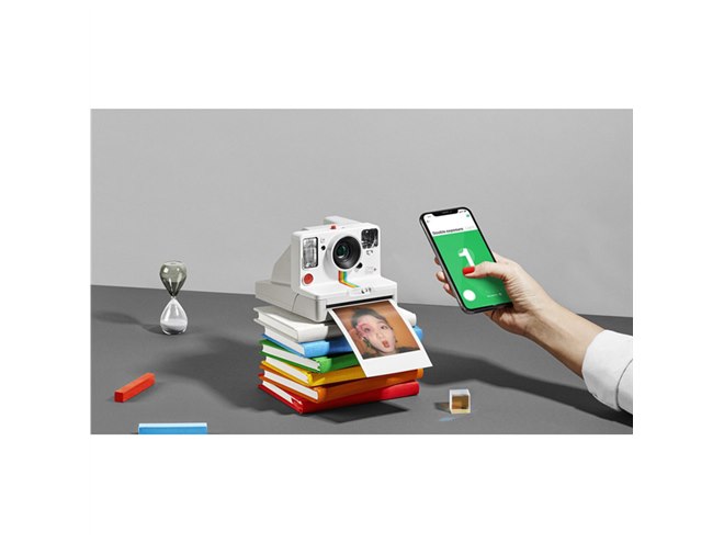 ポラロイド、「OneStep シリーズ」にさわやかなホワイト基調の新色2