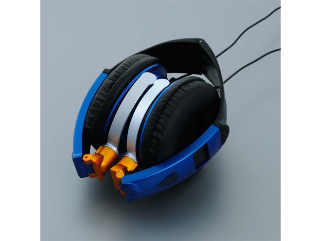バンダイ、ヱヴァンゲリヲン仕様のヘッドホン「Mark.6カヲルカラー