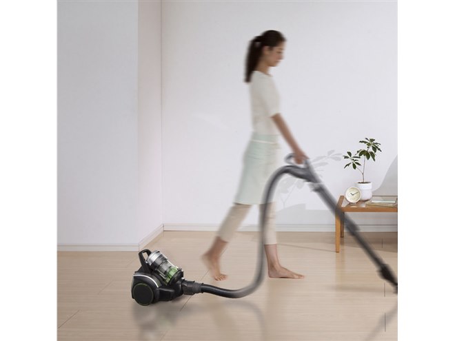 パナソニック、「プチサイクロン」のコードレスモデル「MC-BR30G