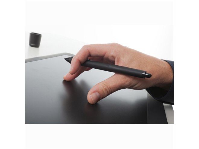 ワコム、ペンタブレット「Intuos 5」の最新アプリモデル - 価格.com