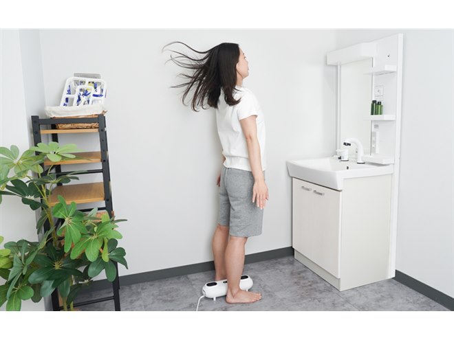 サンコー、省スペースなまたがる扇風機「またせん MTGR25AWH」 - 価格.com