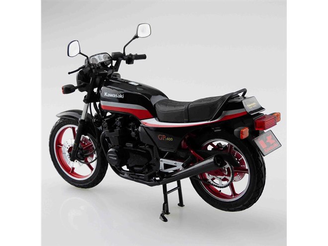 1982年式「カワサキ Z400GP」1/12模型、カスタムパーツが付属 - 価格.com