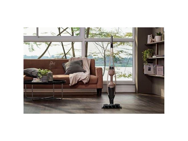 エレクトロラックス、水拭き用ノズルが付属するコードレス掃除機