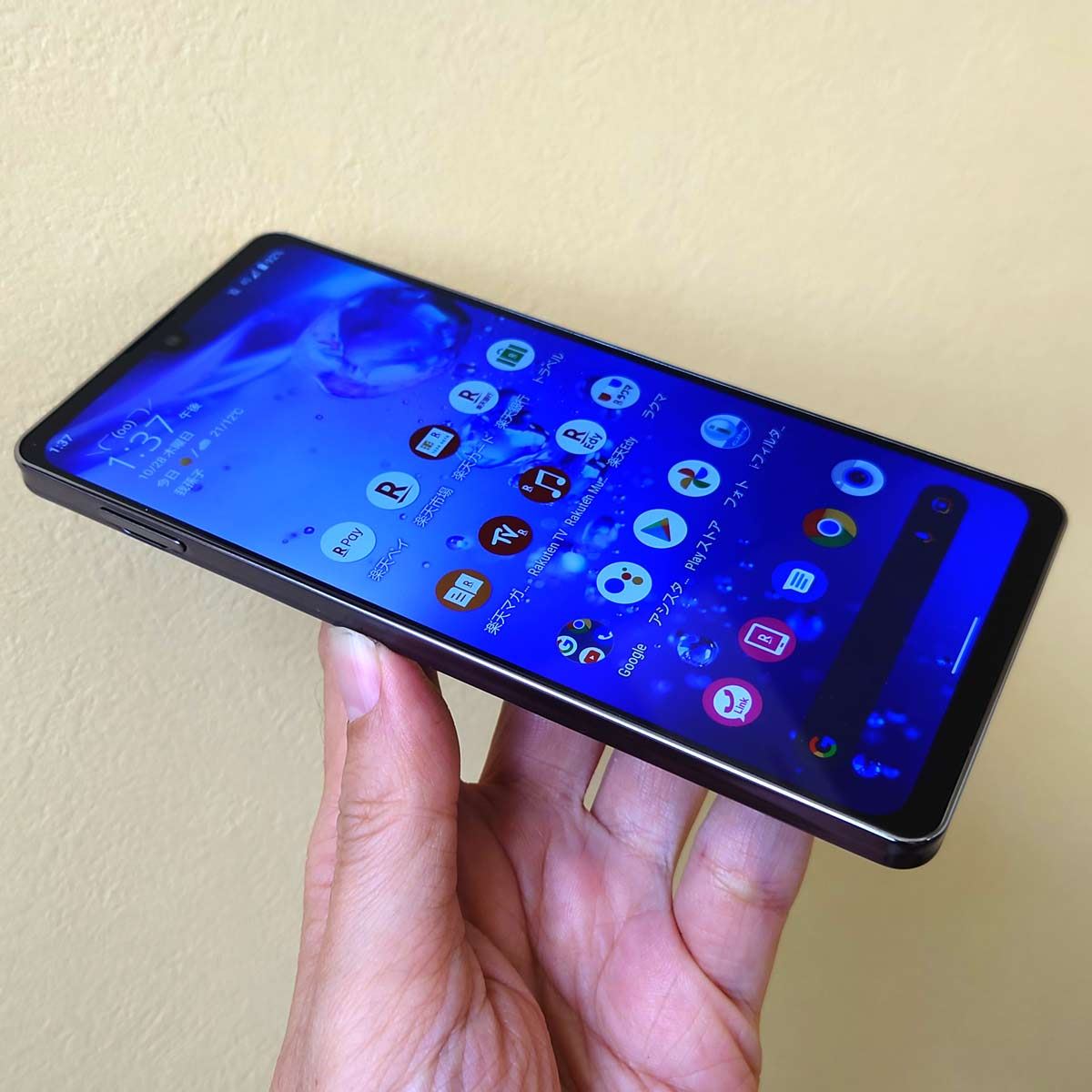 約146gの軽さで機能性も十分！ シャープ「AQUOS zero6」レビュー