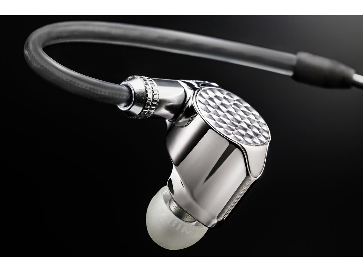 価格は税別20万円！ソニーのフラッグシップイヤホン「IER-Z1R」が