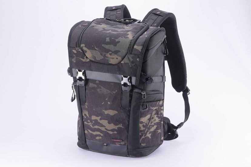 PR]2台のカメラを素早く出し分けできる！ ハクバの高機能カメラバッグ