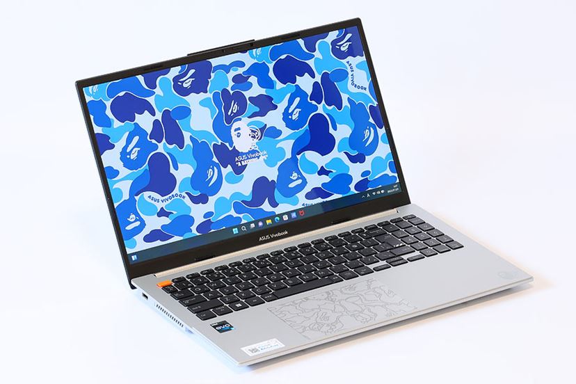 BAPEとのコラボだと!? 「ASUS Vivobook S 15 OLED BAPE Edition」を