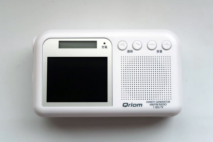 スマホも手回し充電OK！いざというときに役立つ多機能手回し充電テレビ