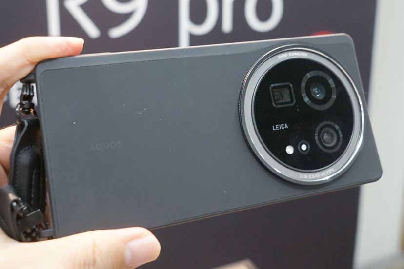 AQUOS R9 pro」登場！ 価格ほぼ据え置きでトリプルライカカメラを搭載