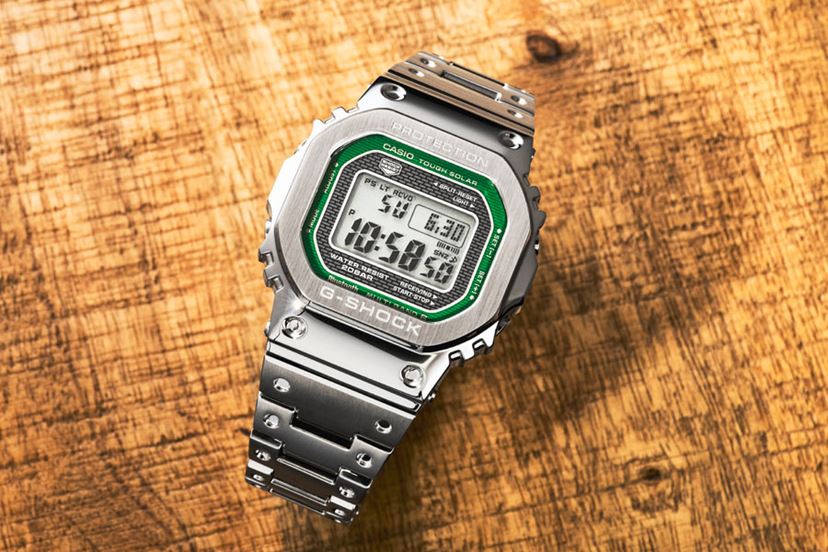 これぞ“アメトラG-SHOCK”！ 緑に色づいたフルメタルがトレンドの紺ブレ