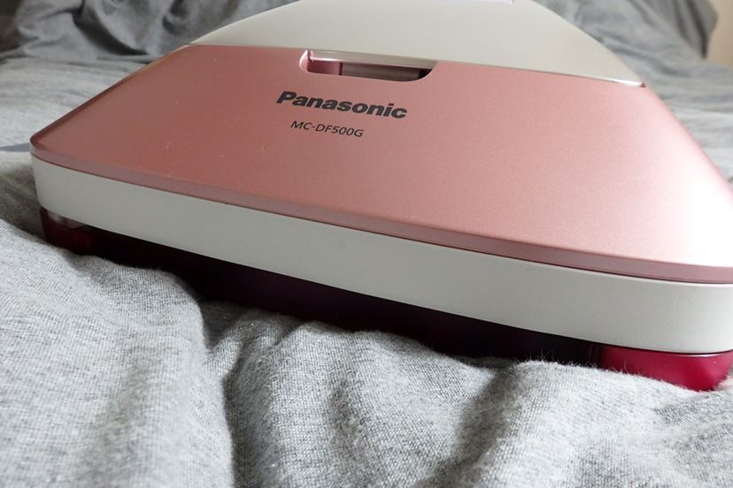 業界初の“紙パック式”布団クリーナー！ パナソニック「MC-DF500G」の