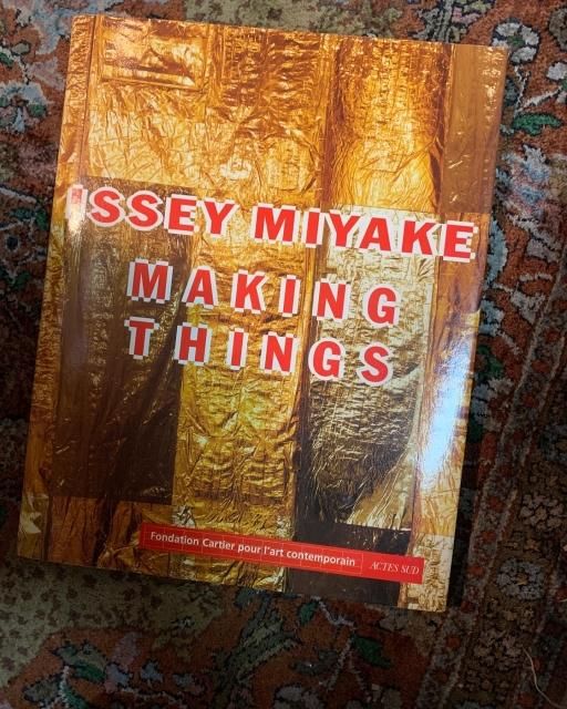 ISSEY MIYAKE MAKING THINGS （チラシ付） - 古本屋 Tweed Books