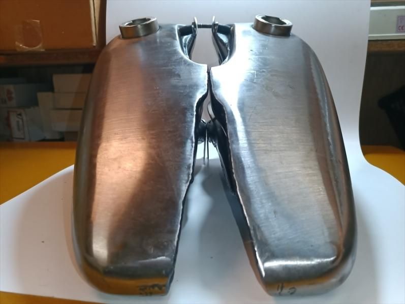 3.5ガロン ファットボブタンク スタンダードキャップ FL FX - KMF