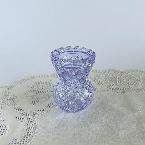 チェコスロヴァキア ボヘミアガラスの花瓶 アレキサンドライトガラス