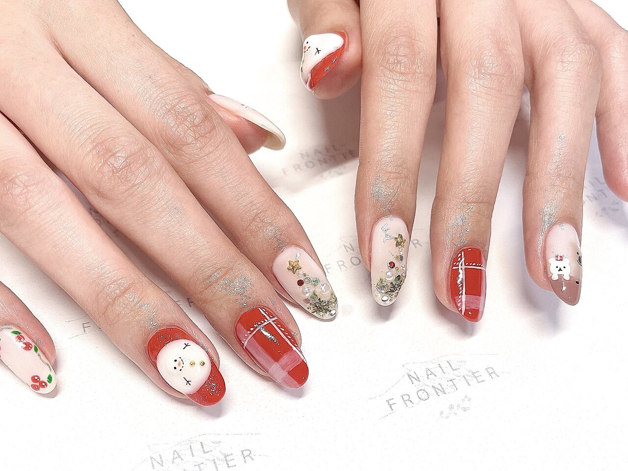 2026年冬トレンド】レッド パールのネイルデザイン集｜人気順｜32