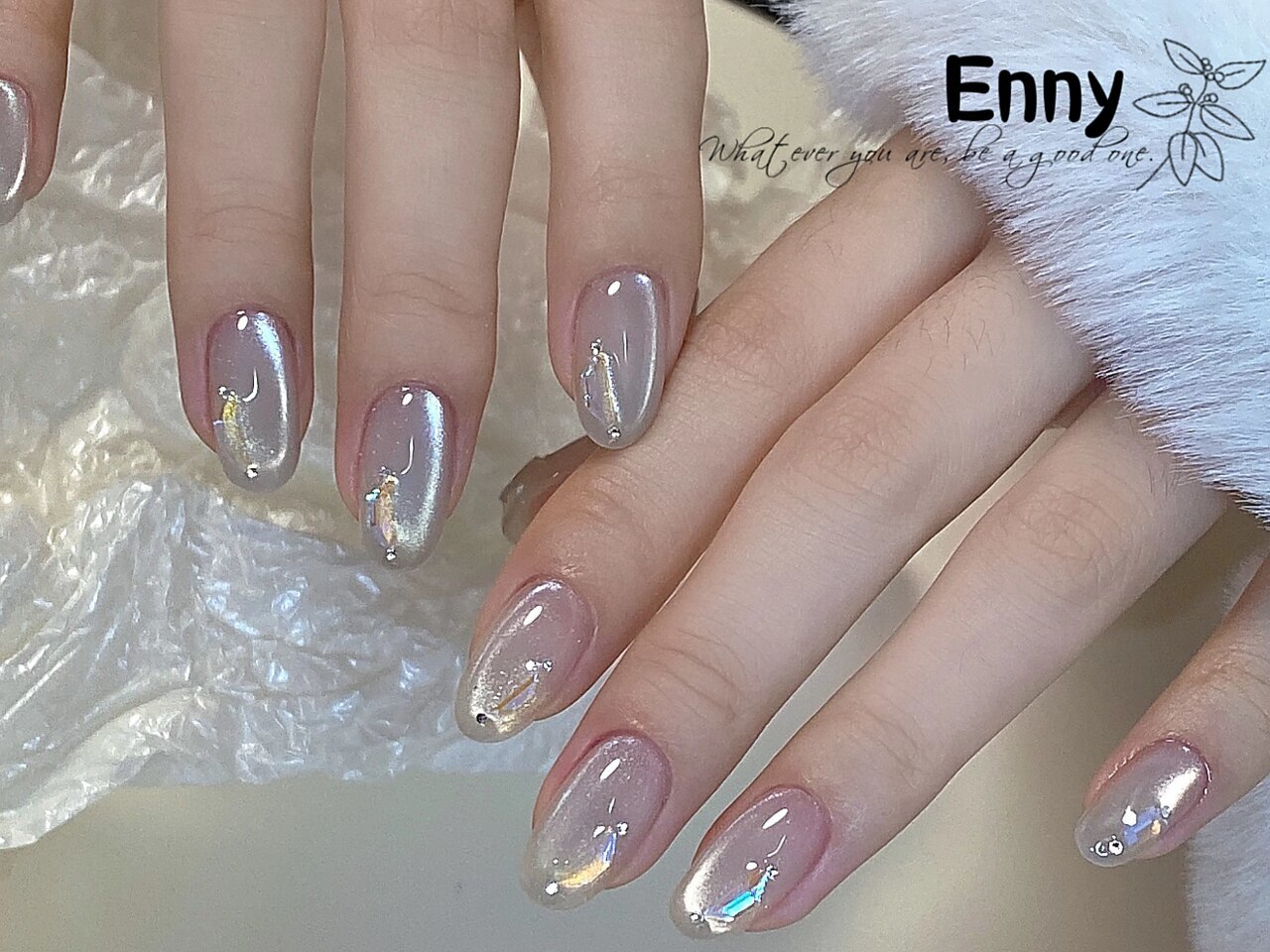 2026年冬トレンド】ストーンのネイルデザイン集｜人気順