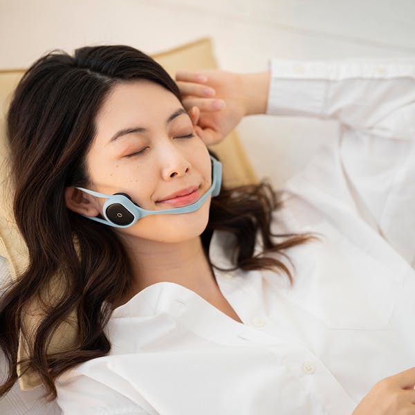 間々田佳子監修 icoelle イコエル フェイシャルネックリフト】 ちあ