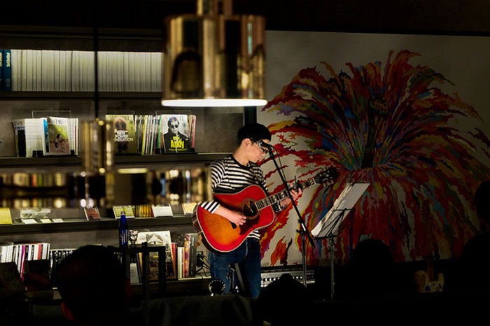 Lantern Parade / 甲州街道はもう夏なのさ - OTOTOY