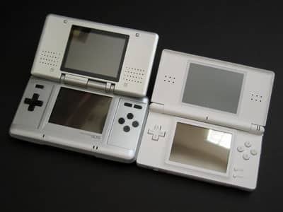 Nintendo DS Lite arrives, dazzles with iPod-like redesign | iLounge