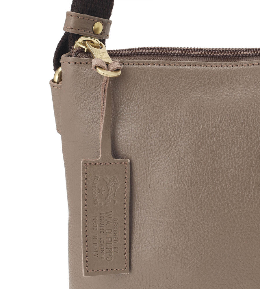 クロスボディバッグ | バッグ | 新作 | オンラインストア | IL BISONTE