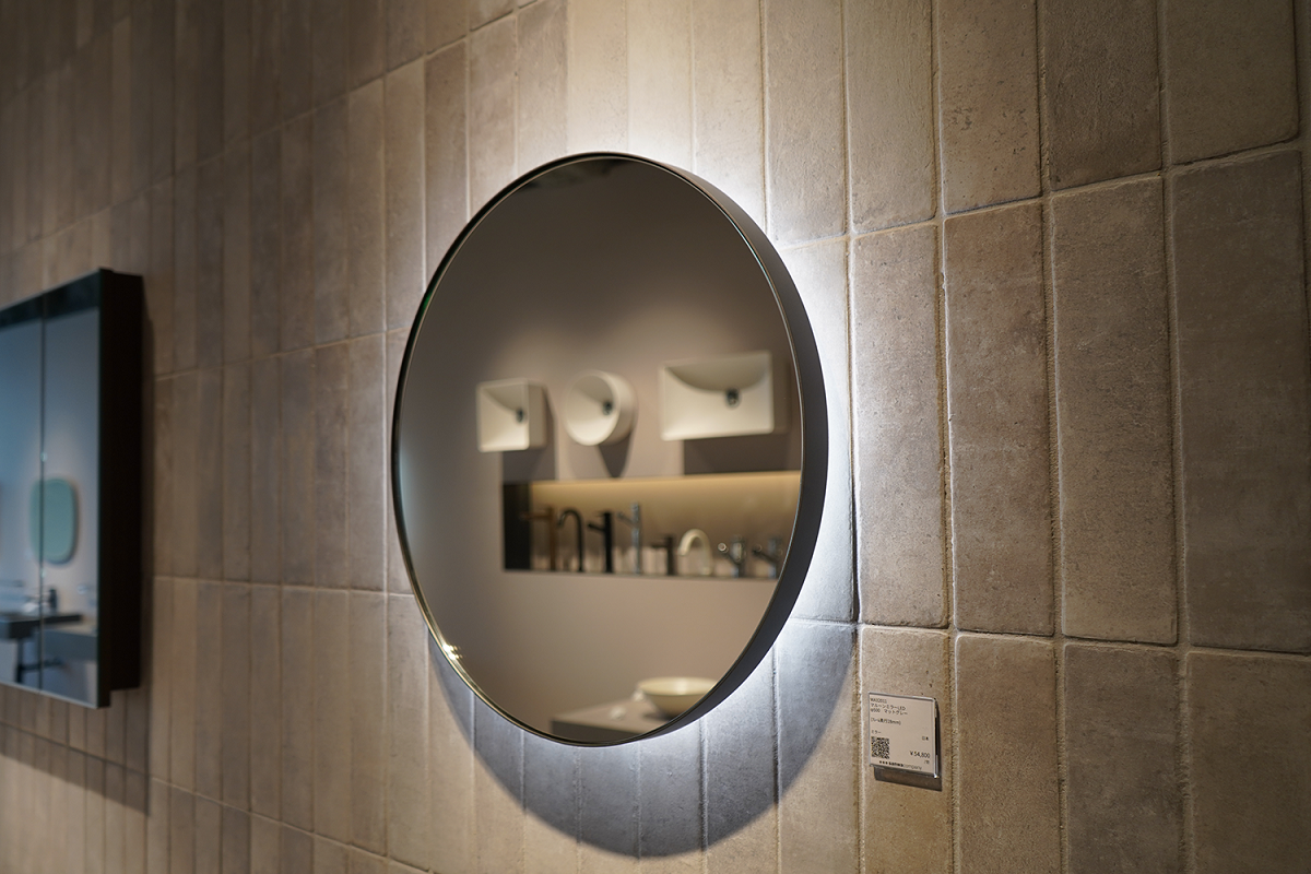 開発担当者に聞いてみた！柔らかな印象を作る《マルーンミラー》の開発