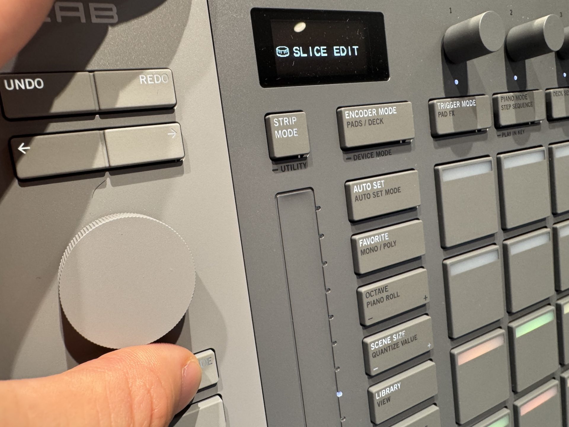 AlphaTheta SLAB 実機レビュー！Serato Studio初の専用MIDI