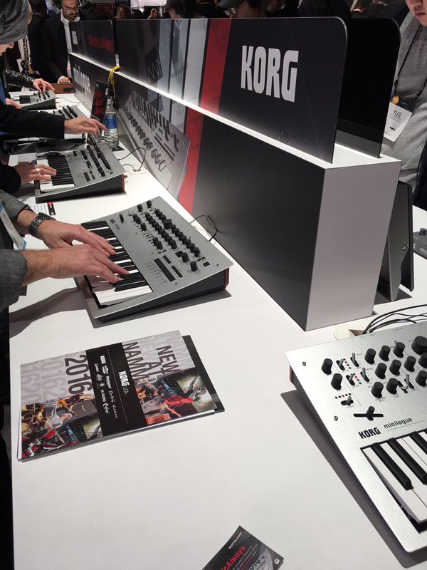 ポリフォニック・アナログ・シンセサイザー KORG minilogue