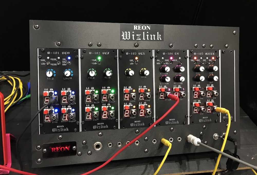 REON Wizlink | ボタン操作で自由に接続可能なユーロラックモジュラー